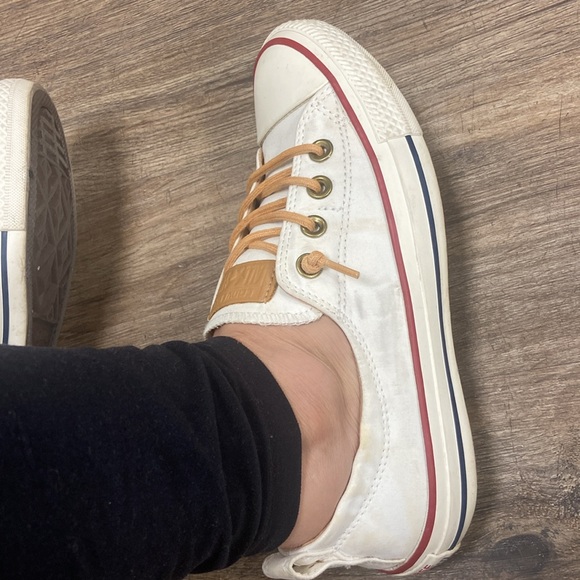 Converse Sneakers. Size 7. Leather laces! Super cute 🥰👟 - Picture 4 of 4